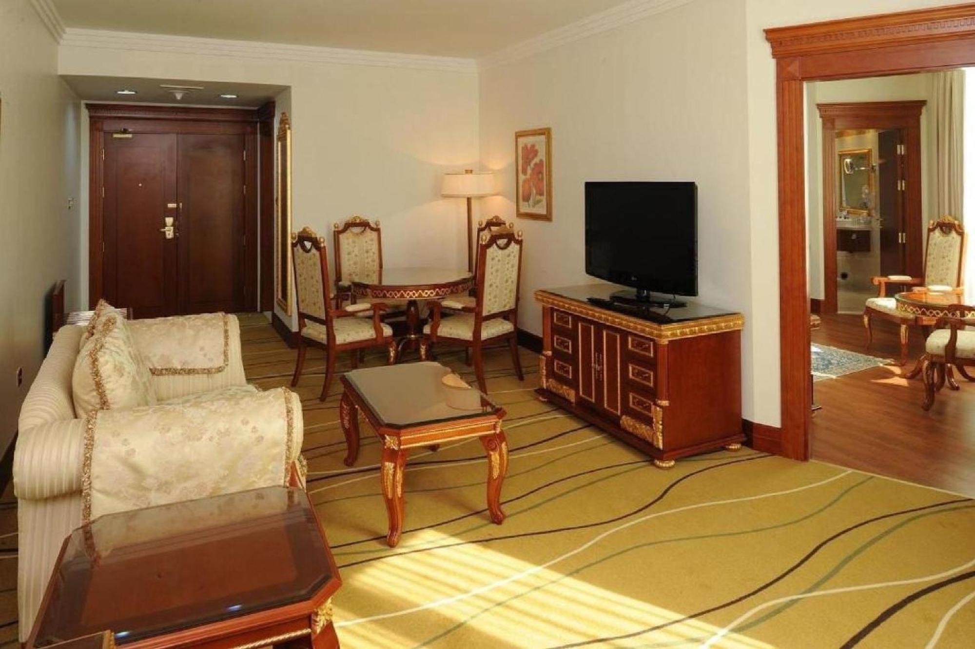 Dancenter Luxury International Hotel 5*