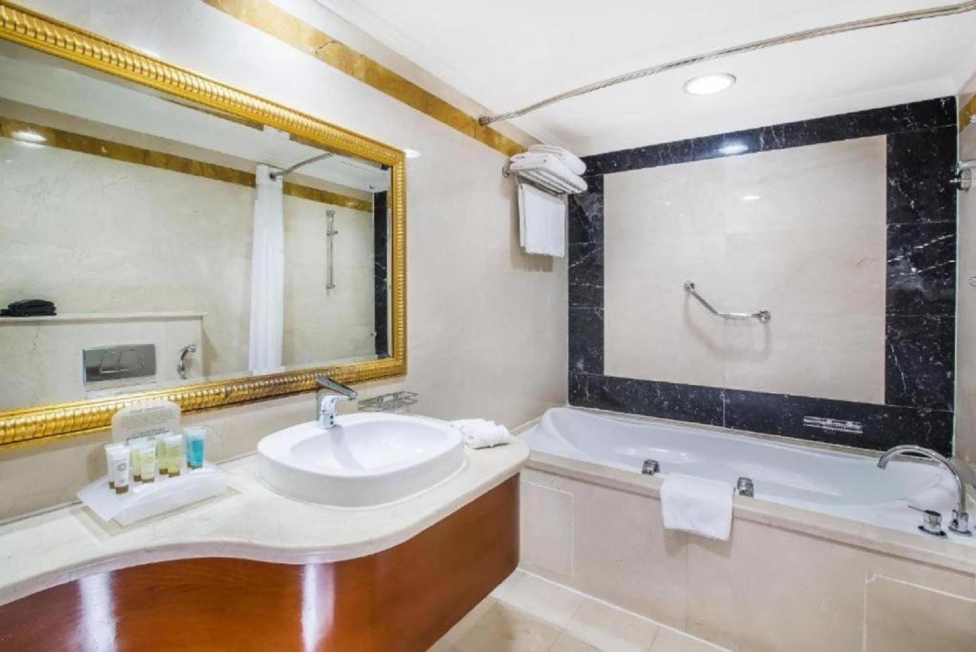 Dancenter Luxury International 5*